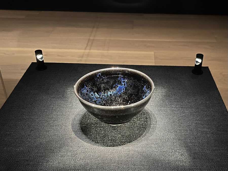 展示されている茶碗の写真